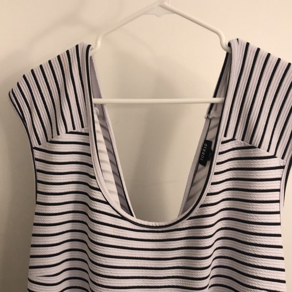 Striped summer dress with crisscross back - Picture 3 of 3